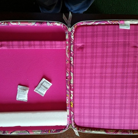 Vera Bradley 17" Hard Laptop Bag - Picture 3 of 9
